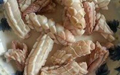 炒鲜鱿鱼怎么炒(炒鲜鱿鱼怎样做)