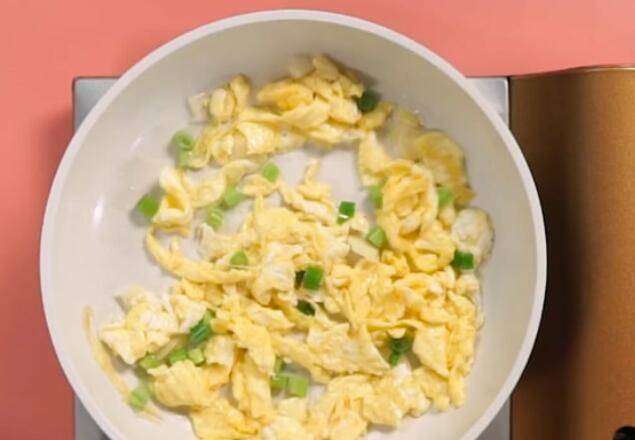 酱炒鸡蛋秋葵教学(秋葵炒鸡蛋月子餐)