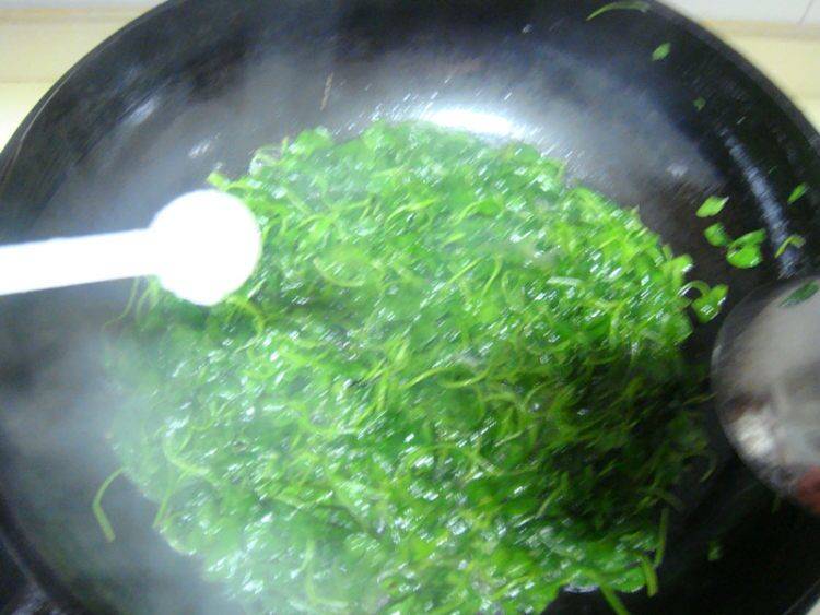 草头怎么炒的嫩(草头怎么炒的嫩又好吃)