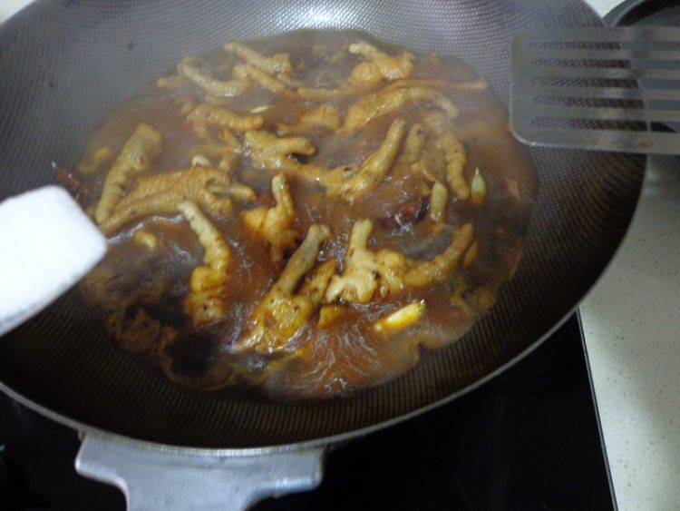 红烧凤爪的最简单做法(辣炒凤爪)