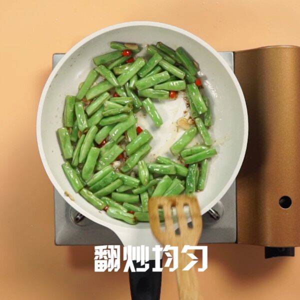 四季豆怎么炒才好吃(四季豆怎么炒才不会发黑)