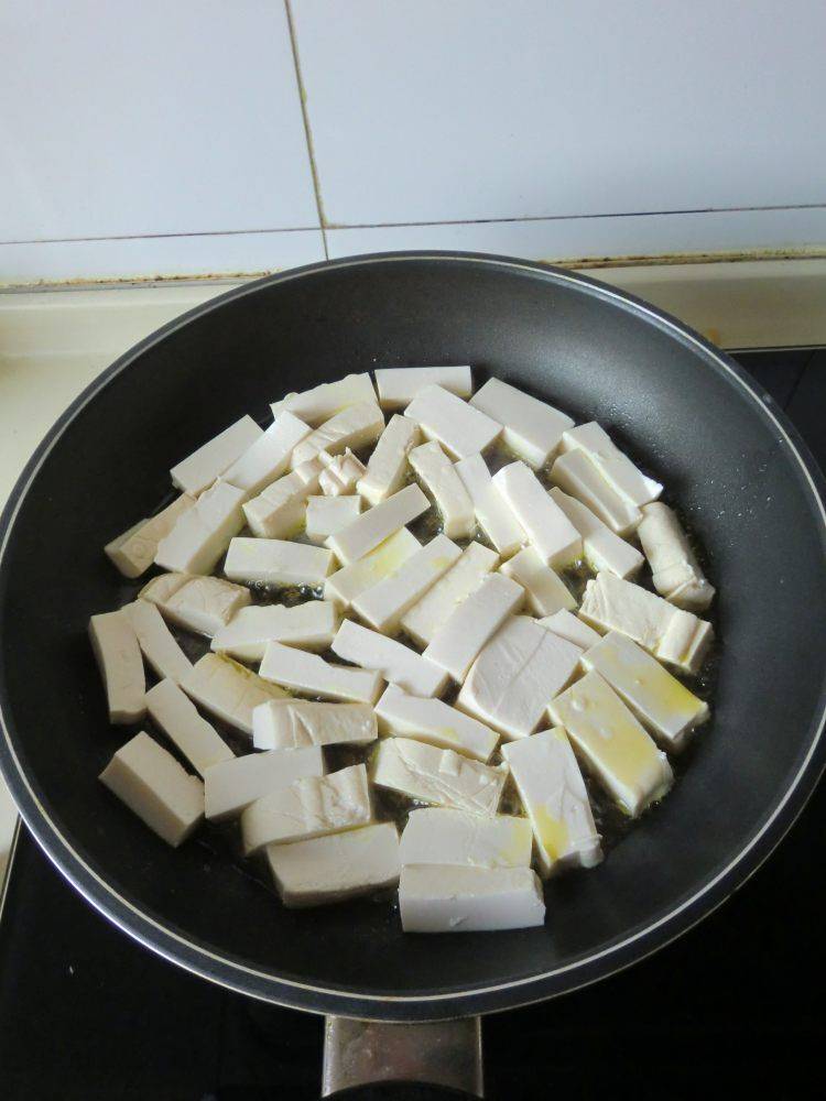 炒豆腐怎么做(炒豆腐怎么做才好吃)