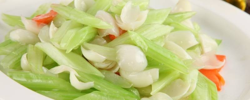 西芹炒百合怎么炒好吃(西芹炒百合怎样炒才好吃)