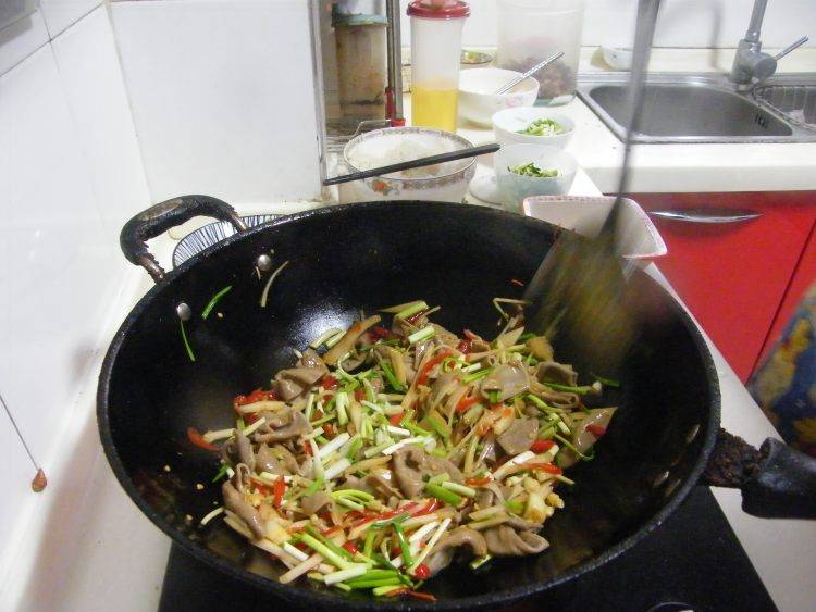 猪小肠怎么炒脆(猪小肠怎么炒又脆又好吃)