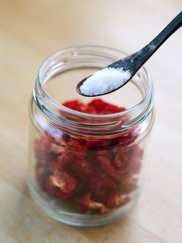 西红柿干怎么晒不发黑(西红柿干枯病害图片)