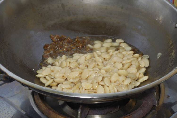 炒白扁豆和白扁豆的区别(炒白扁豆怎么吃对脾胃好)