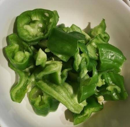 素肠怎么炒下饭(卤好的素肠怎么炒好吃家常)