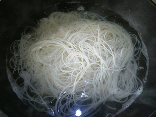 钢丝面怎么做好吃法大全(钢丝面怎么做好吃又简单)