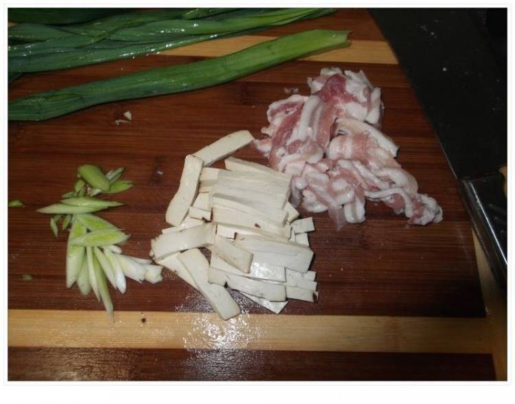 豆腐干炒肉怎么做好吃又简单(豆腐干炒肉怎么做好吃)