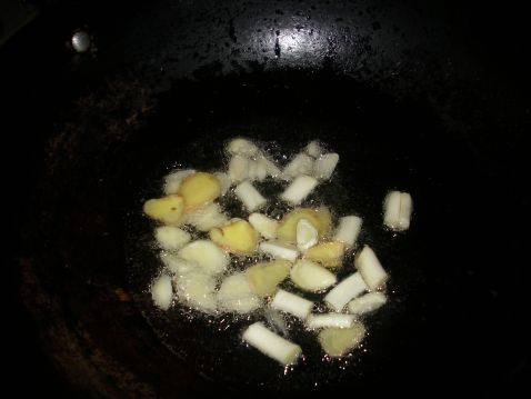 怎么炒木耳才不会爆(炒木耳的不爆的方法)