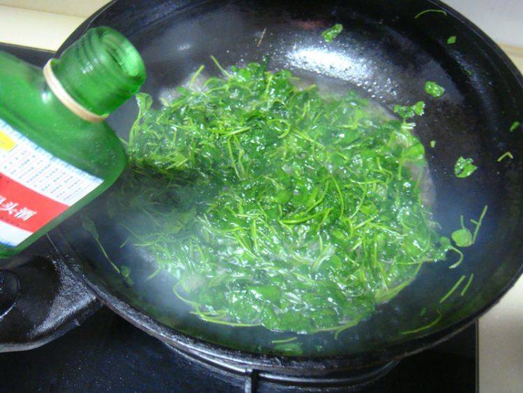 草头怎么炒的嫩(草头怎么炒的嫩又好吃)