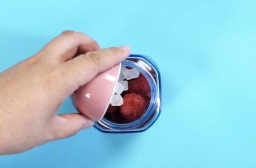 十斤白酒泡多少蓝莓(十斤白酒泡多少杨梅多少冰糖)