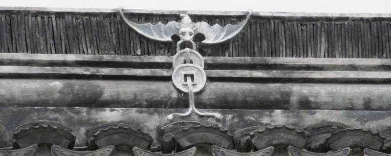 建筑上雕刻蝙蝠的寓意是什么(建筑物上雕刻蝙蝠寓意)