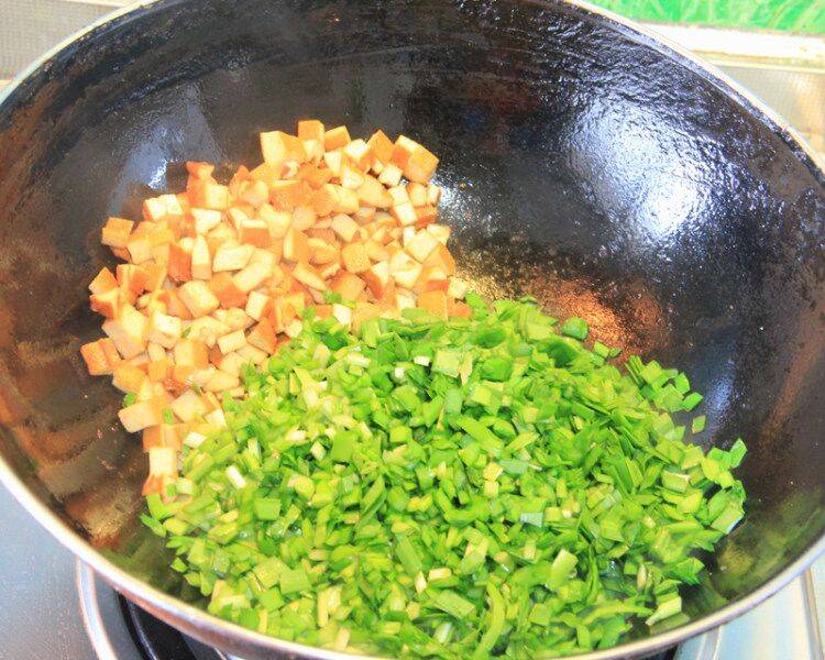 豆干炒韭菜怎么做窍门(豆干炒韭菜怎么炒最好吃)