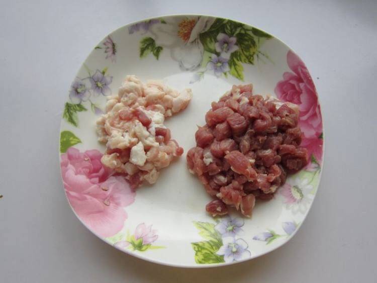 酸菜怎么炒好吃家常做法(酸菜用什么炒好吃)