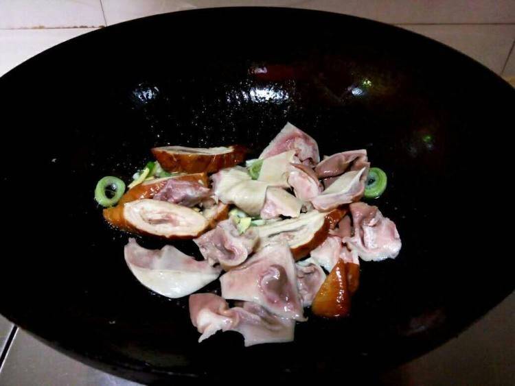 肚肠怎么炒软烂(豆腐加肚肠怎么炒)