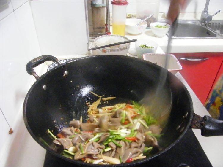 猪小肠怎么炒脆(猪小肠怎么炒又脆又好吃)