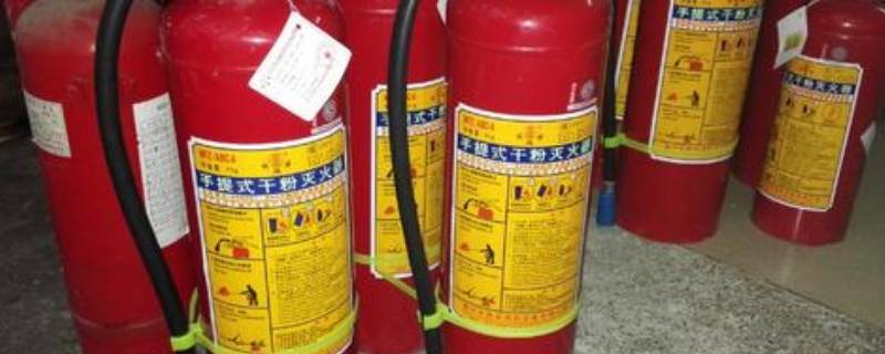 如何用干粉灭火器(干粉灭火器使用的方法)