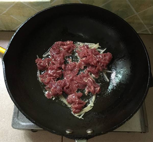 绿辣椒怎么炒才能吃(绿辣椒怎么炒不辣)