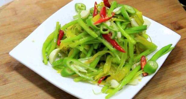 黄花菜怎么做好吃还下奶(黄花菜怎么做好吃的小视频)