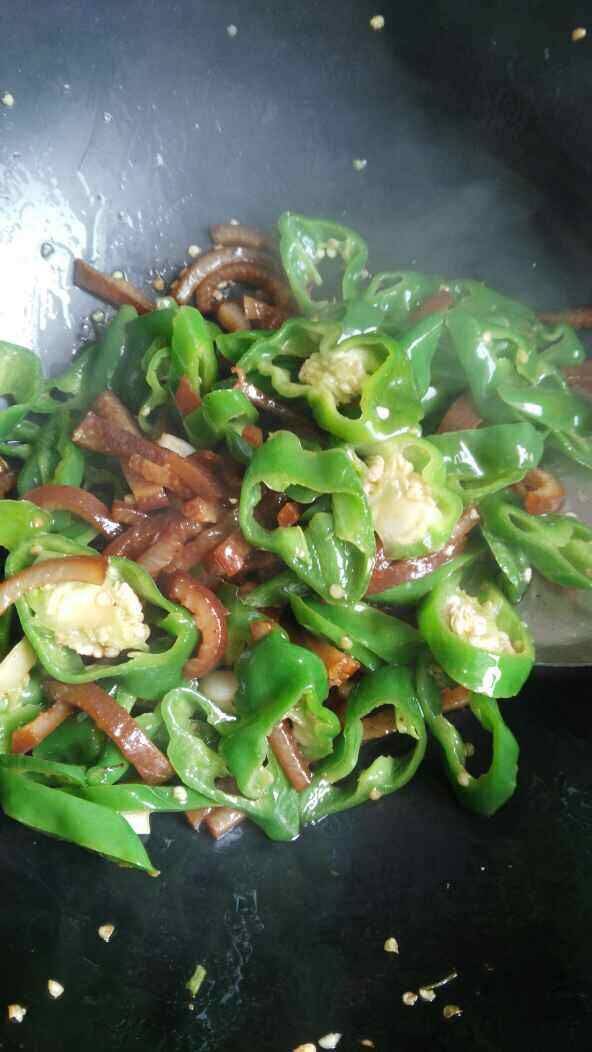 螺丝椒怎么切怎么炒(螺丝椒要怎么炒才又香又辣)