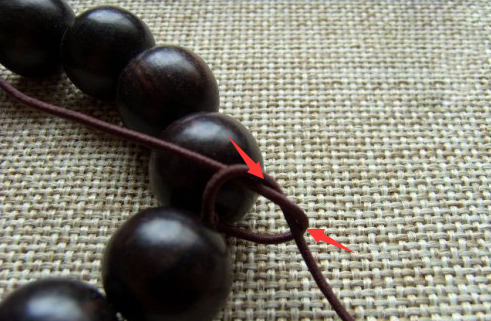 手串扣怎么打结的(手串扣怎么系金刚结)