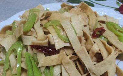 干豆腐皮怎么炒好吃的做法大全(干豆腐皮怎么炒好吃)