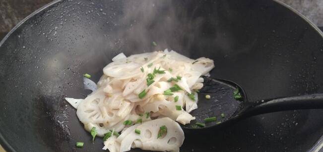 怎样素炒莲菜好吃(莲菜怎么炒比较好吃)