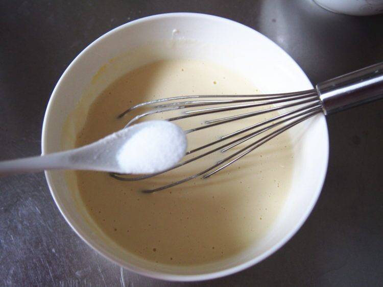 干炸蘑菇怎么做好吃视频(干炸蘑菇怎么做不油)