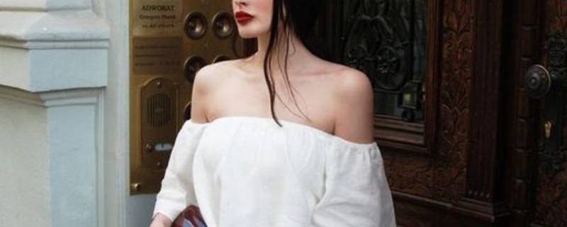 露肩衣服怎么防止上滑(露肩衣服怎么防止往上滑)