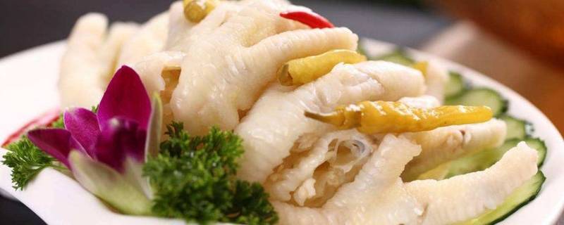 怎么判断泡椒凤爪有没有坏(泡椒凤爪时间久了表面有白色)