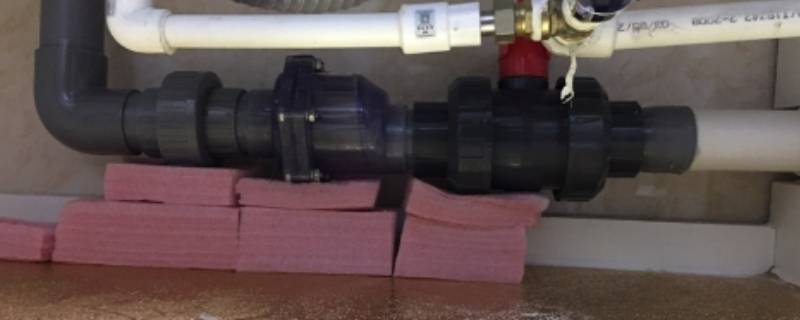 下水道水往上反是什么原因(下水道往上反水是怎么回事)