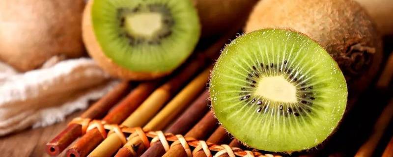 猕猴桃为什么有一股酒精味(猕猴桃出现酒精味)