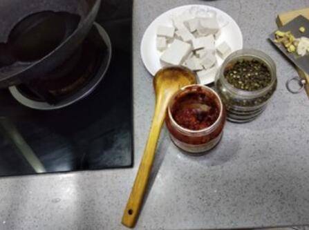 炒豆腐怎么样炒好吃(炒豆腐怎么炒好吃呀)