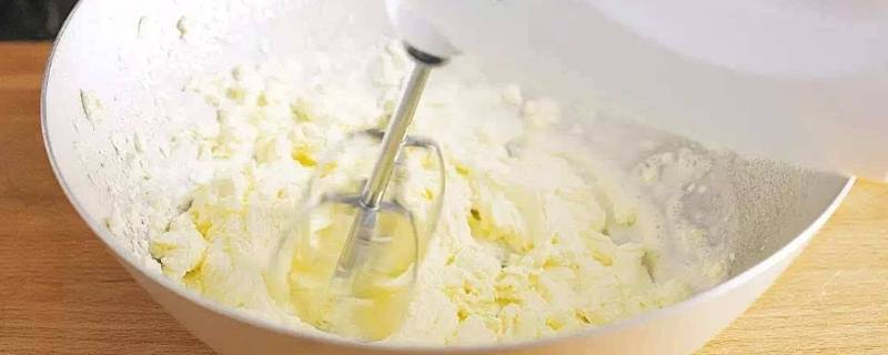 淡奶油里面出现颗粒还能用吗(淡奶油坏了是块状吗)