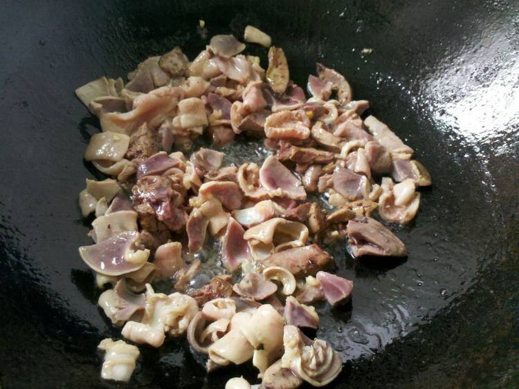 怎么炒鸭杂好吃(鸭杂怎么炒烂)