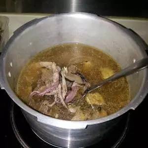 米线底汤的做法及配方大全(酸汤米线汤底怎么调)