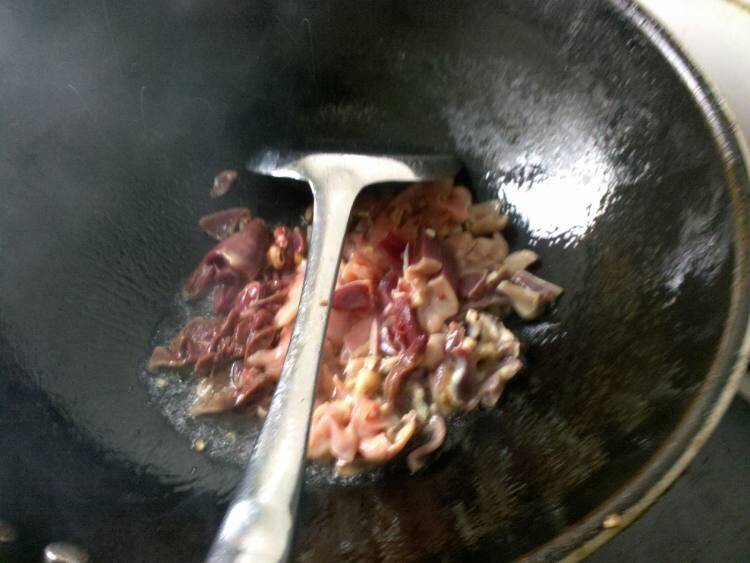 怎么炒鸭杂好吃(鸭杂怎么炒烂)