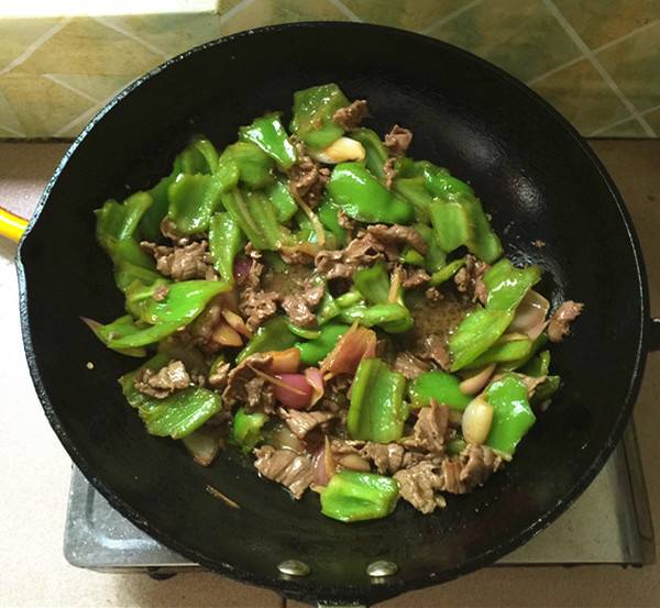 绿辣椒怎么炒才能吃(绿辣椒怎么炒不辣)