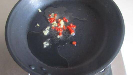 炒萝卜丁做法大全(红萝卜丝素炒怎样炒)