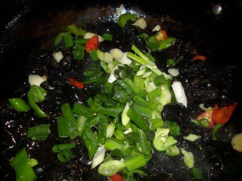 怎么炒木耳才不会爆(炒木耳的不爆的方法)