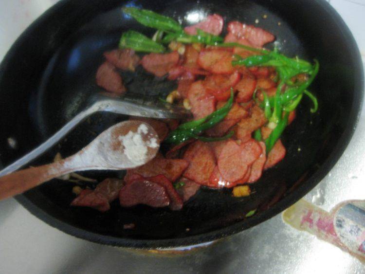 卤肉怎么炒好吃呢(卤肉怎么炒好吃又简单)