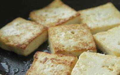 青椒炒豆腐怎么做(青椒炒豆腐怎么做的)