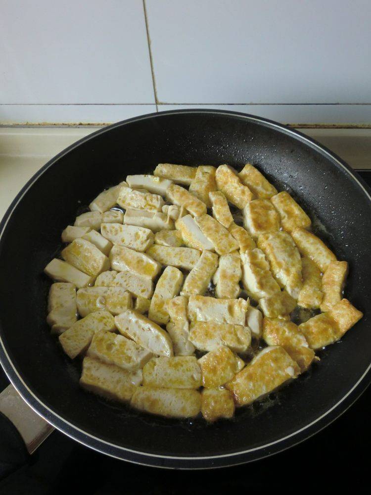 炒豆腐怎么做(炒豆腐怎么做才好吃)