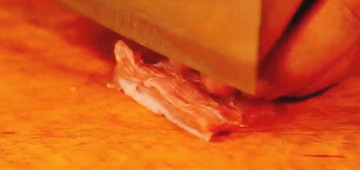 洋葱炒牛肉怎么炒才嫩好吃(洋葱炒牛肉怎么炒视频)