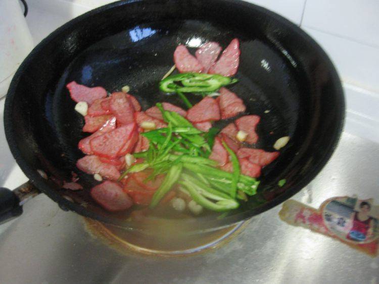 卤肉怎么炒好吃呢(卤肉怎么炒好吃又简单)