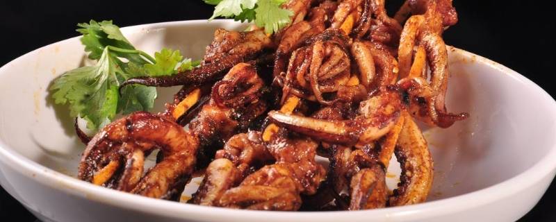 鱿鱼须上的黑膜都要去除吗(鱿鱼须外层的黑膜可以吃吗)