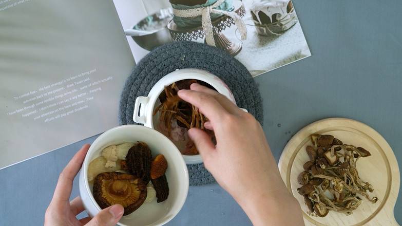 野生菌怎么做比较好吃(野生菌子最好吃的做法)