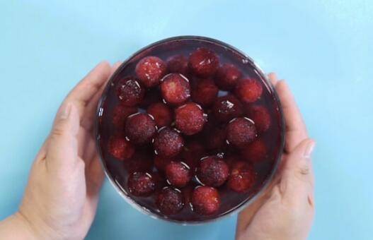 十斤白酒泡多少蓝莓(十斤白酒泡多少杨梅多少冰糖)