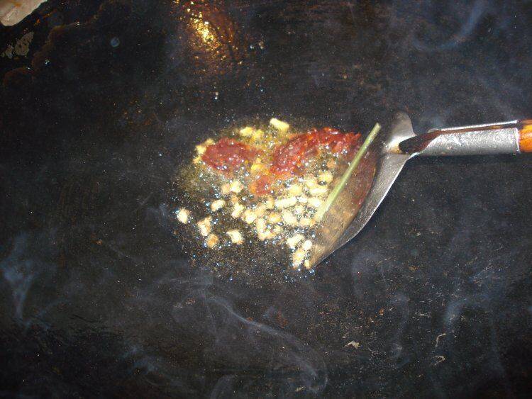 河蚌的家常做法好吃吗(河蚌怎么炒好吃)